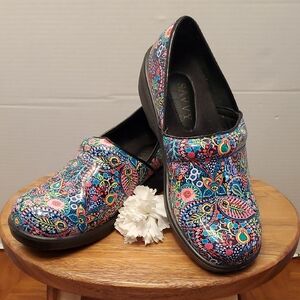 Savvy "Brandy" Slip-Resistant Nursing Clogs Shoes, Size 8.5
